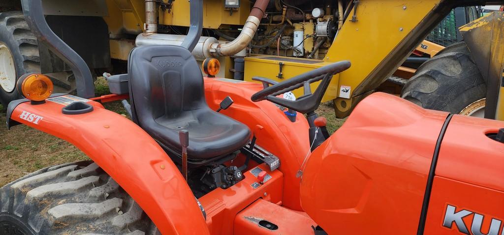 Kubota L3901 Compact Tractor (RUNS)(NO FACTORY WARRENTY)