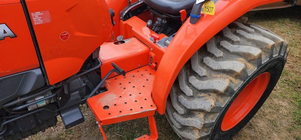 Kubota L3901 Compact Tractor (RUNS)(NO FACTORY WARRENTY)