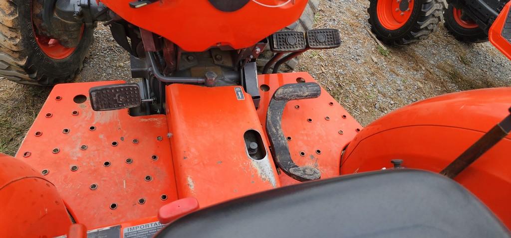 Kubota L3901 Compact Tractor (RUNS)(NO FACTORY WARRENTY)