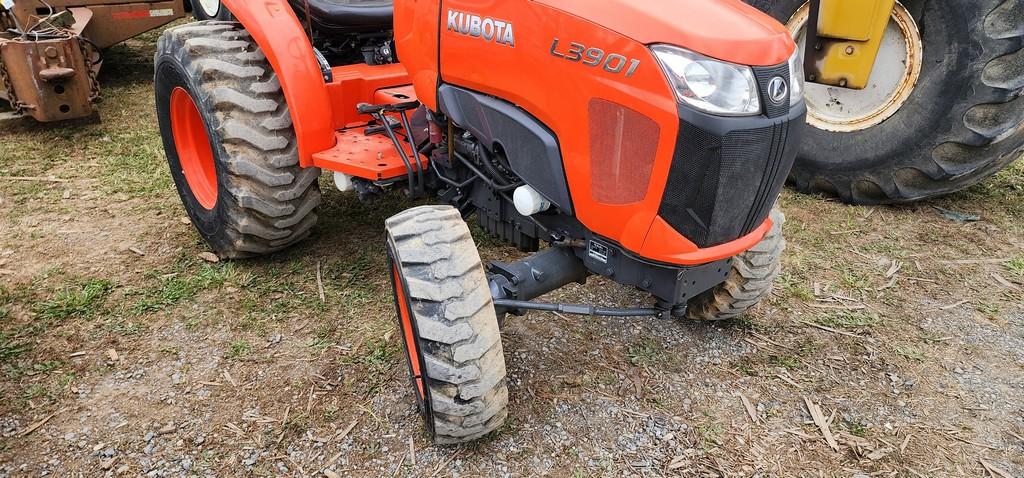 Kubota L3901 Compact Tractor (RUNS)(NO FACTORY WARRENTY)