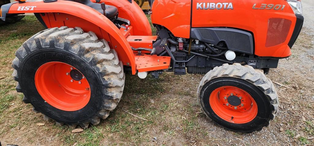 Kubota L3901 Compact Tractor (RUNS)(NO FACTORY WARRENTY)