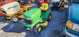 2000 John Deere LT133 Riding Mower (RUNS)(DEALER TRADE IN)