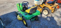 2000 John Deere LT133 Riding Mower (RUNS)(DEALER TRADE IN)