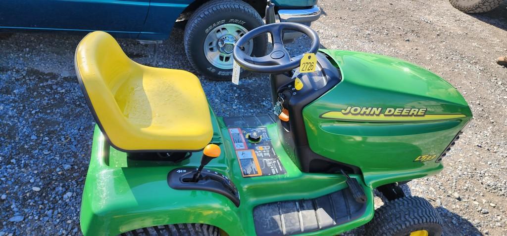 2000 John Deere LT133 Riding Mower (RUNS)(DEALER TRADE IN)