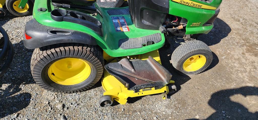 John Deere 190C Riding Mower (RUNS)(DEALER TRADE IN)