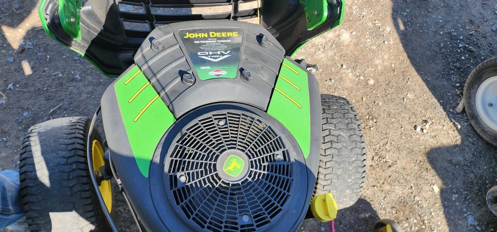 John Deere 190C Riding Mower (RUNS)(DEALER TRADE IN)