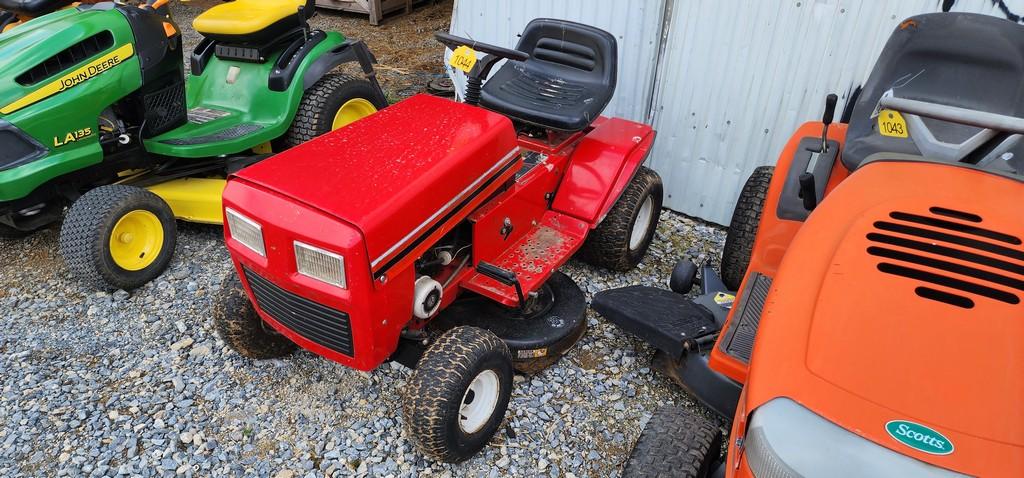 Red Riding Mower (RUNS)(DEALER TRADE IN)