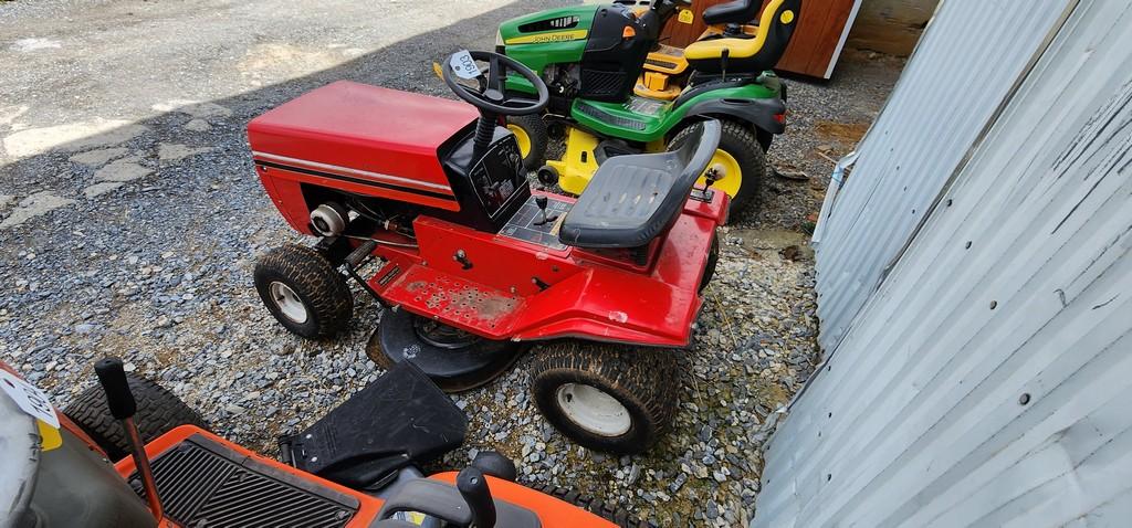 Red Riding Mower (RUNS)(DEALER TRADE IN)