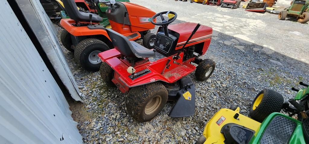 Red Riding Mower (RUNS)(DEALER TRADE IN)