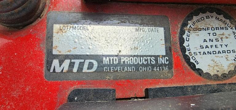 Red Riding Mower (RUNS)(DEALER TRADE IN)