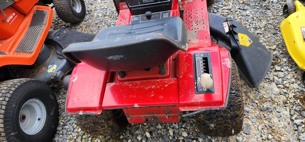 Red Riding Mower (RUNS)(DEALER TRADE IN)
