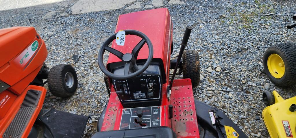 Red Riding Mower (RUNS)(DEALER TRADE IN)