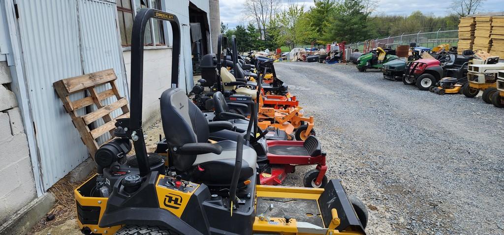 2021Hustler Fastrax SDX Zero turn Mower (RUNS)(DEALER TRADE IN)