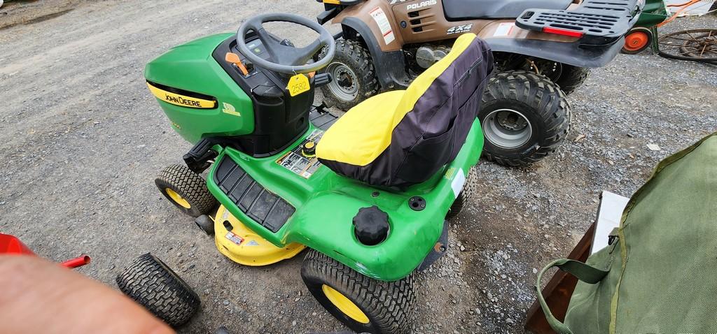 John Deere X300 Riding Mower (RUNS)
