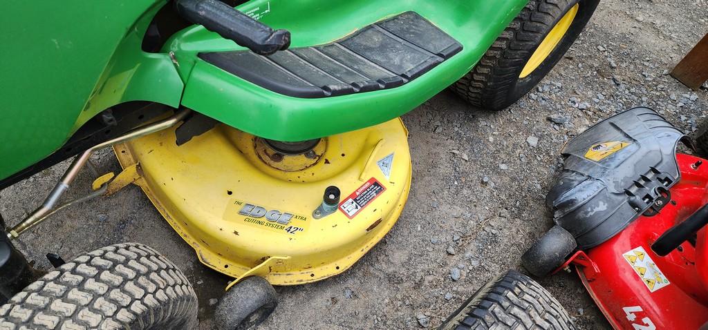 John Deere X300 Riding Mower (RUNS)