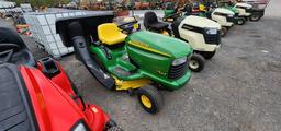 John Deere LT133 Riding Mower (RUNS)