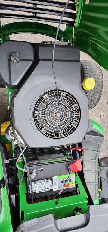 John Deere LT133 Riding Mower (RUNS)