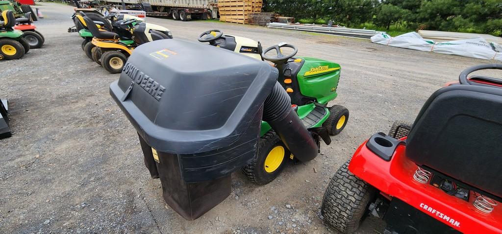 John Deere LT133 Riding Mower (RUNS)