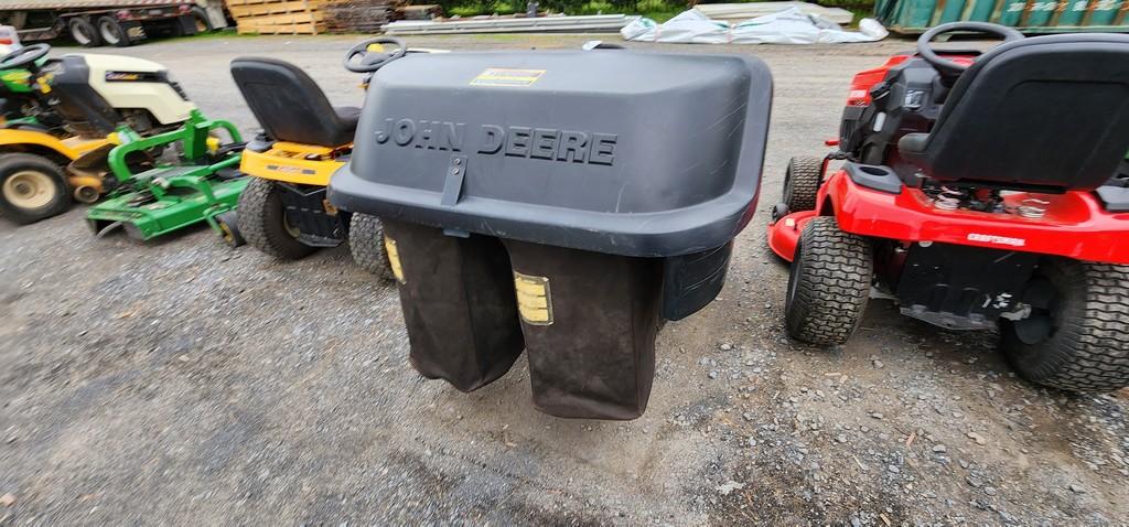 John Deere LT133 Riding Mower (RUNS)