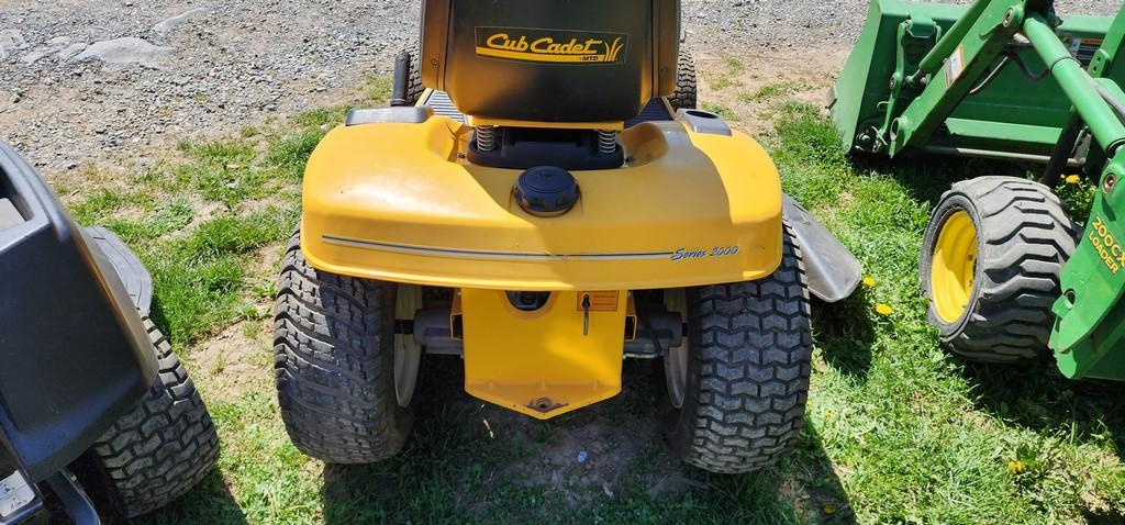 Cub Cadet HDS2165 Riding Mower (RUNS)