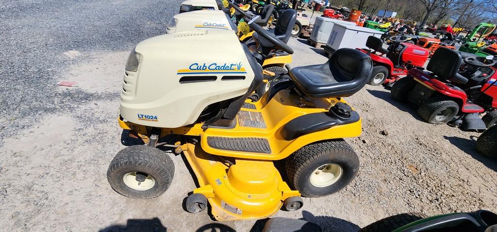 Cub Cadet LT1024 Riding Mower (RUNS)