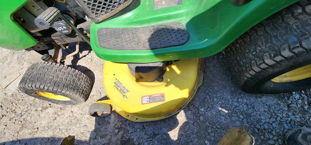 John Deere L118 Riding Mower (RUNS)