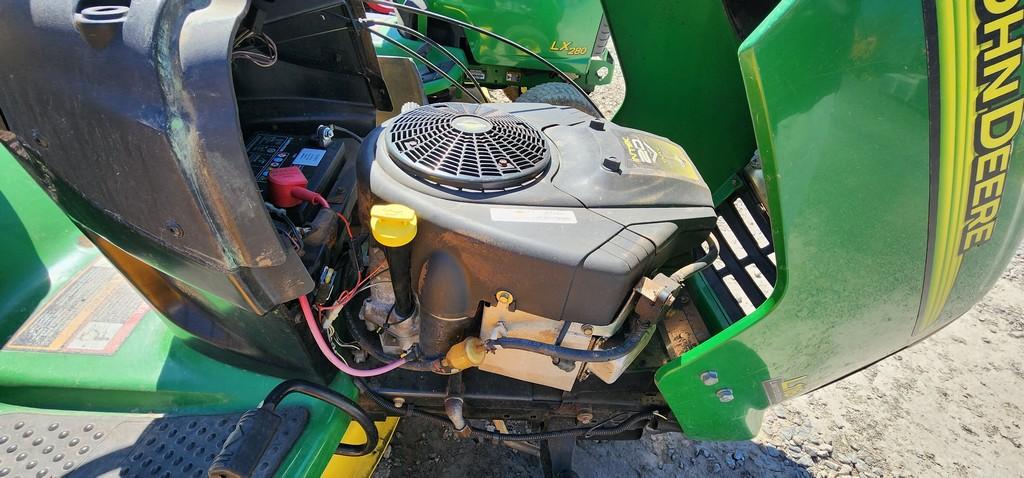 John Deere L118 Riding Mower (RUNS)