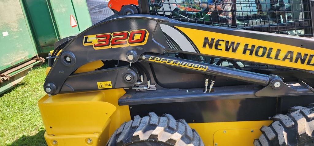 2022 New Holland L320 Skidloader (RIDE AND DRIVE) (LIKE NEW)