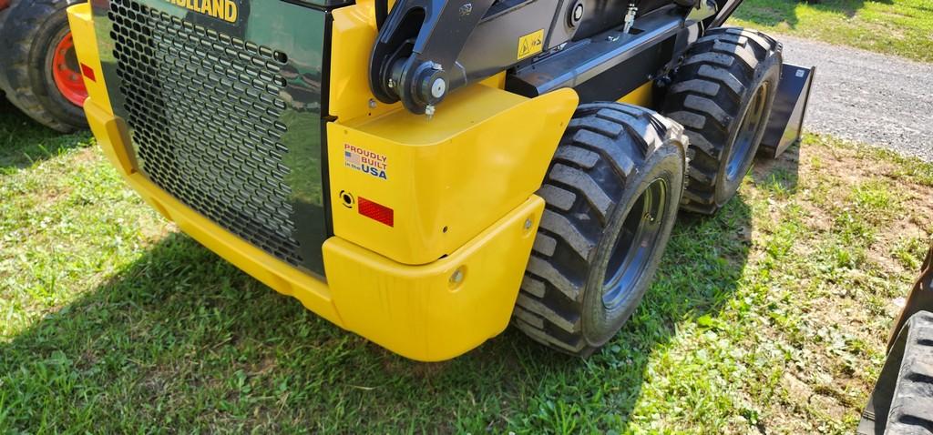 2022 New Holland L320 Skidloader (RIDE AND DRIVE) (LIKE NEW)