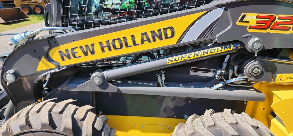 2022 New Holland L320 Skidloader (RIDE AND DRIVE) (LIKE NEW)