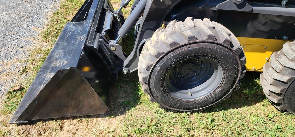 2022 New Holland L320 Skidloader (RIDE AND DRIVE) (LIKE NEW)