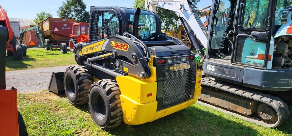 2022 New Holland L320 Skidloader (RIDE AND DRIVE) (LIKE NEW)