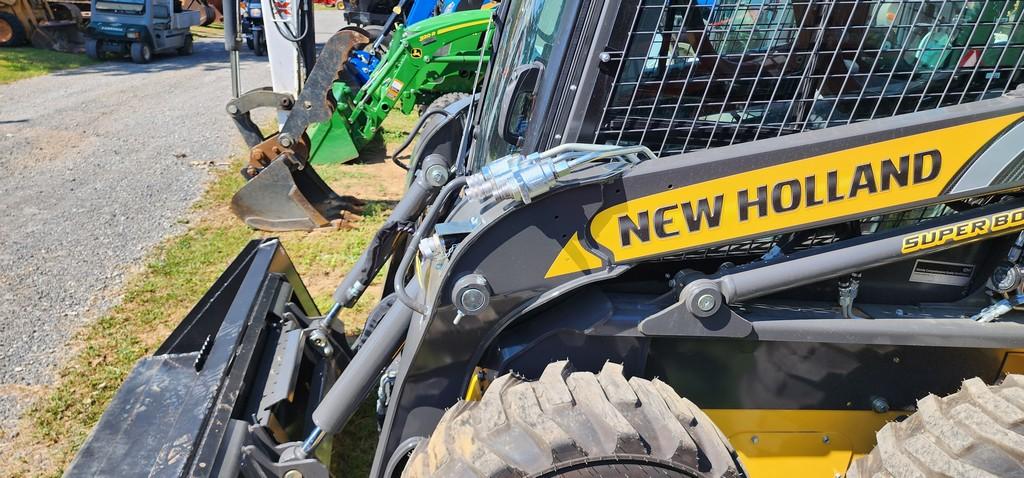 2022 New Holland L320 Skidloader (RIDE AND DRIVE) (LIKE NEW)