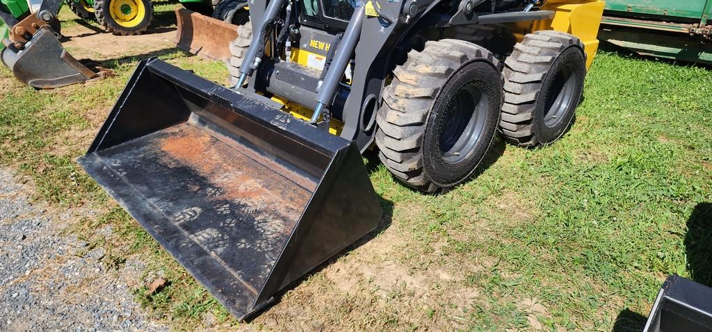 2022 New Holland L320 Skidloader (RIDE AND DRIVE) (LIKE NEW)