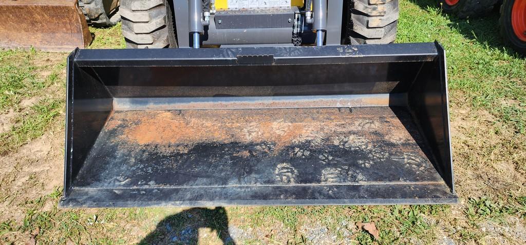 2022 New Holland L320 Skidloader (RIDE AND DRIVE) (LIKE NEW)