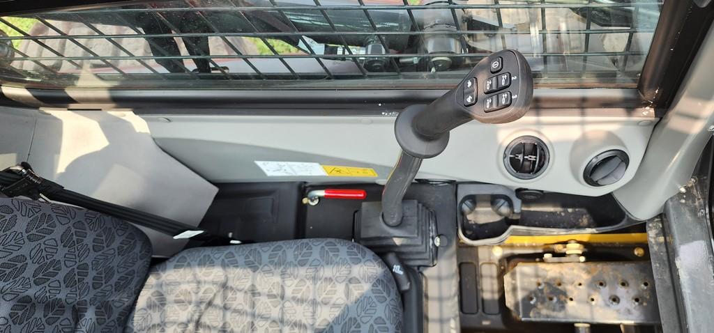 2022 New Holland L320 Skidloader (RIDE AND DRIVE) (LIKE NEW)