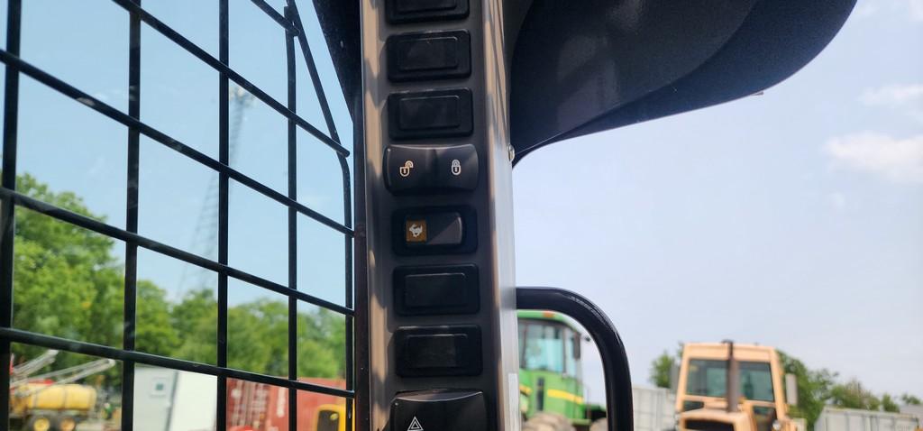 2022 New Holland L320 Skidloader (RIDE AND DRIVE) (LIKE NEW)