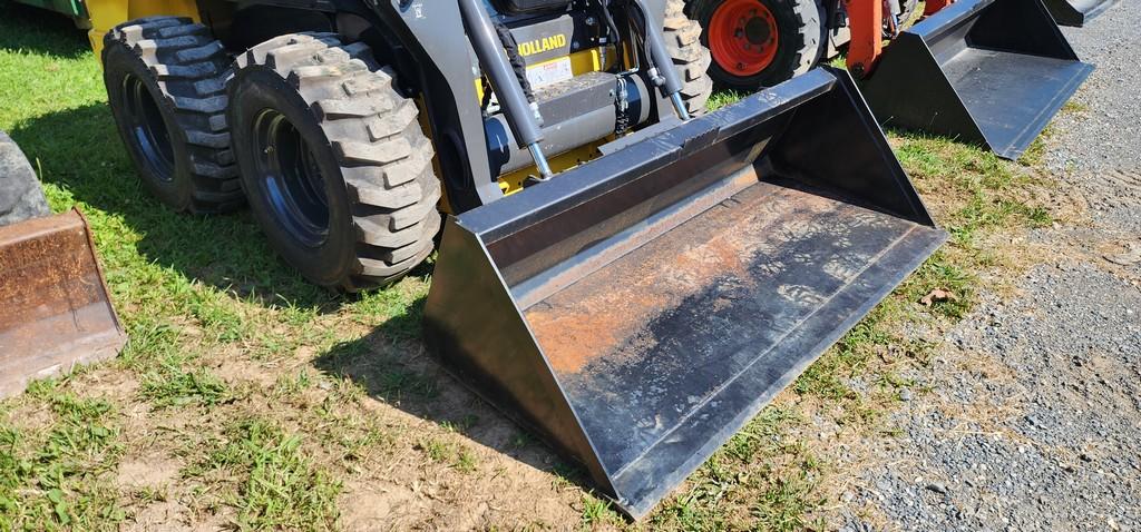 2022 New Holland L320 Skidloader (RIDE AND DRIVE) (LIKE NEW)