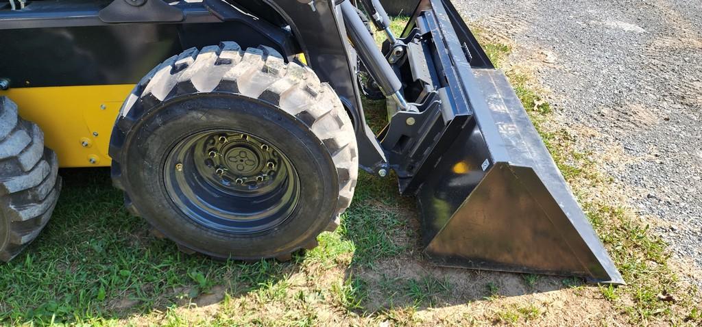 2022 New Holland L320 Skidloader (RIDE AND DRIVE) (LIKE NEW)