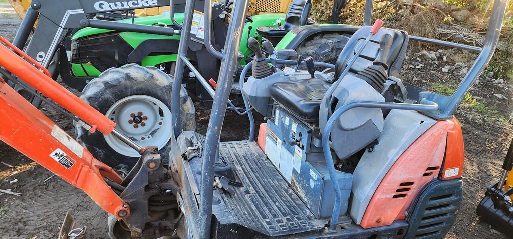 Kubota KX41-3V Mini Excavator (RUNS)