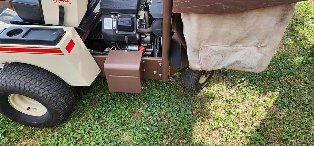 Grasshopper 618 Front Cut Mower w/Vac System (RUNS)(DEALER TRADE IN)