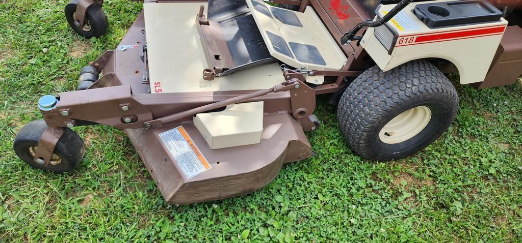 Grasshopper 618 Front Cut Mower w/Vac System (RUNS)(DEALER TRADE IN)