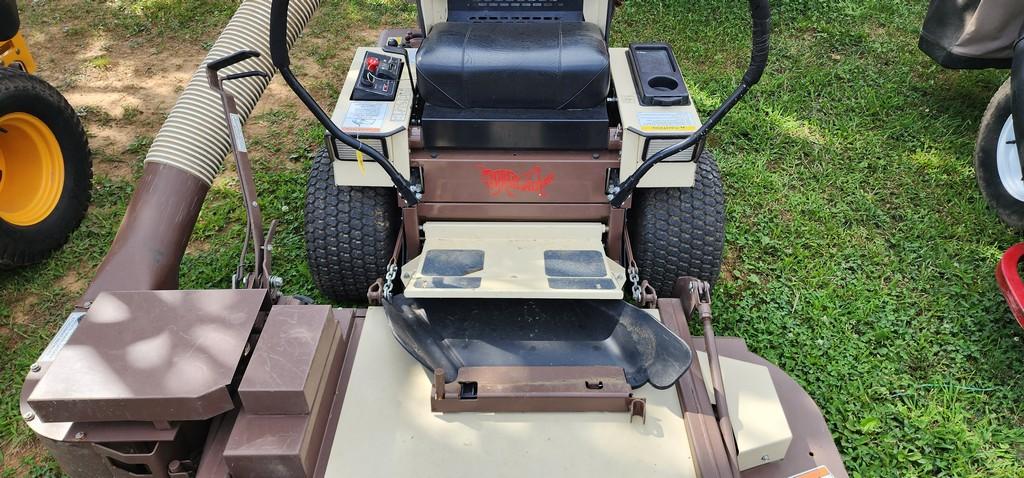 Grasshopper 618 Front Cut Mower w/Vac System (RUNS)(DEALER TRADE IN)