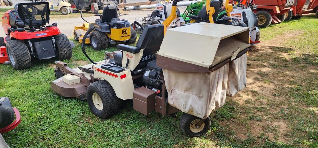 Grasshopper 618 Front Cut Mower w/Vac System (RUNS)(DEALER TRADE IN)