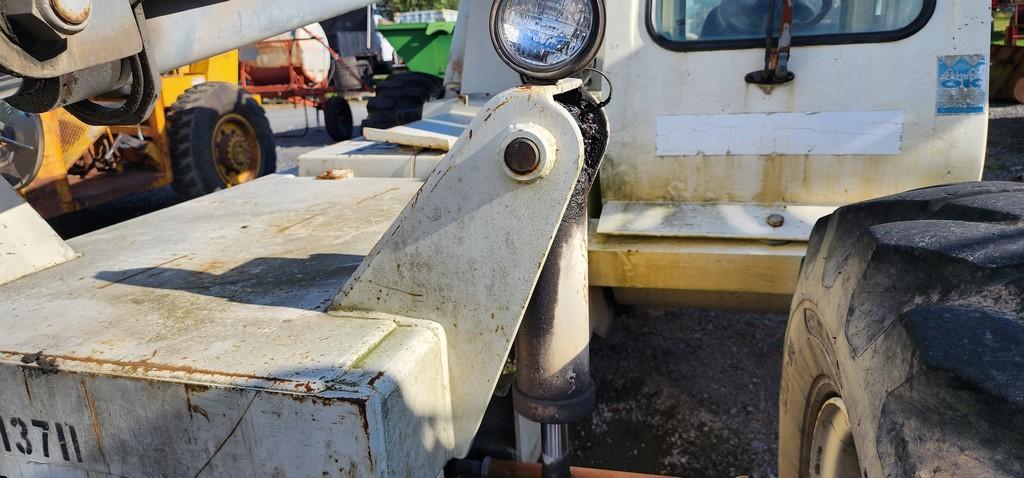 Terex SS-842C Telehandler (RUNS) (AS IS)