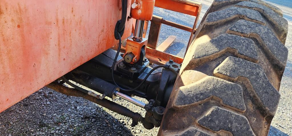 SkyTrak B8042 Telehandler (RUNS) (AS IS)