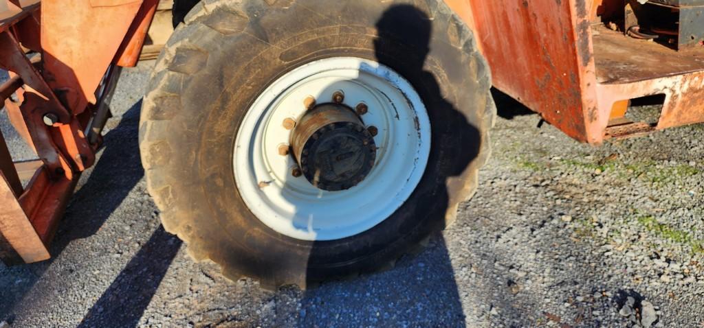 SkyTrak B8042 Telehandler (RUNS) (AS IS)