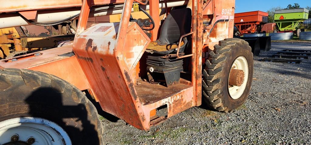 SkyTrak B8042 Telehandler (RUNS) (AS IS)