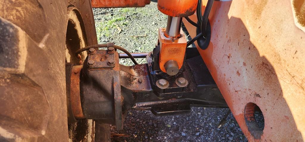 SkyTrak B8042 Telehandler (RUNS) (AS IS)