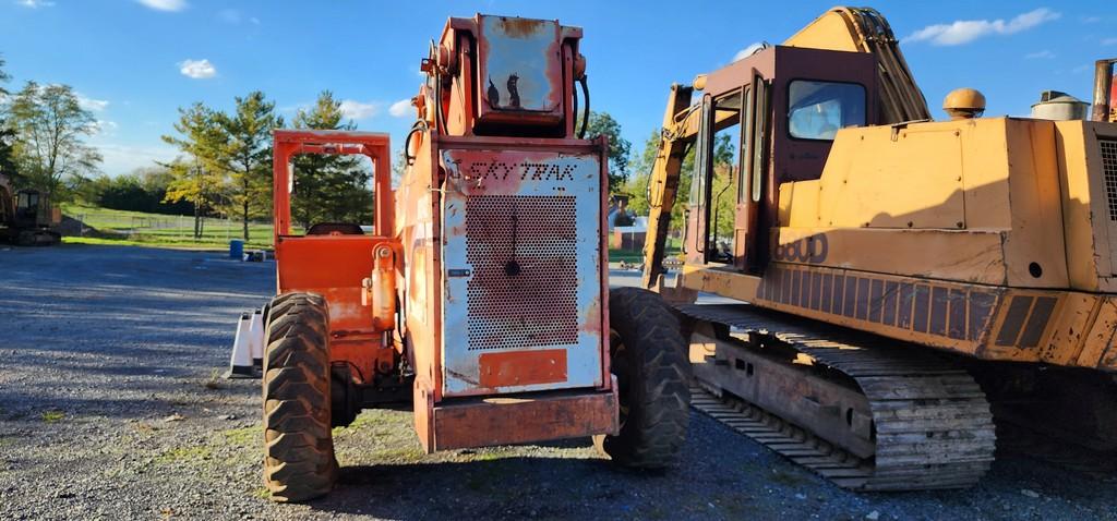 SkyTrak B8042 Telehandler (RUNS) (AS IS)